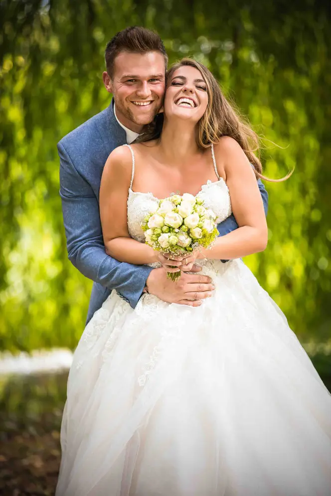 Hochzeitsfotografie im Weingut Flick Flörsheim – Brautpaar in romantischer Weinkulisse